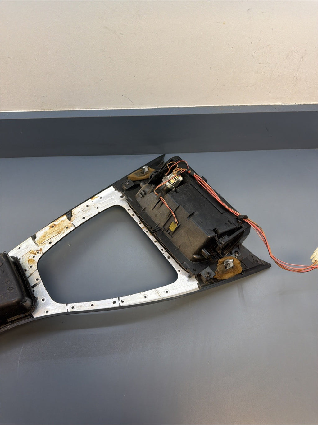 06-13 BMW E90 E92 330d 335i Centre Console Trim Ashtray 7078571 OEM
