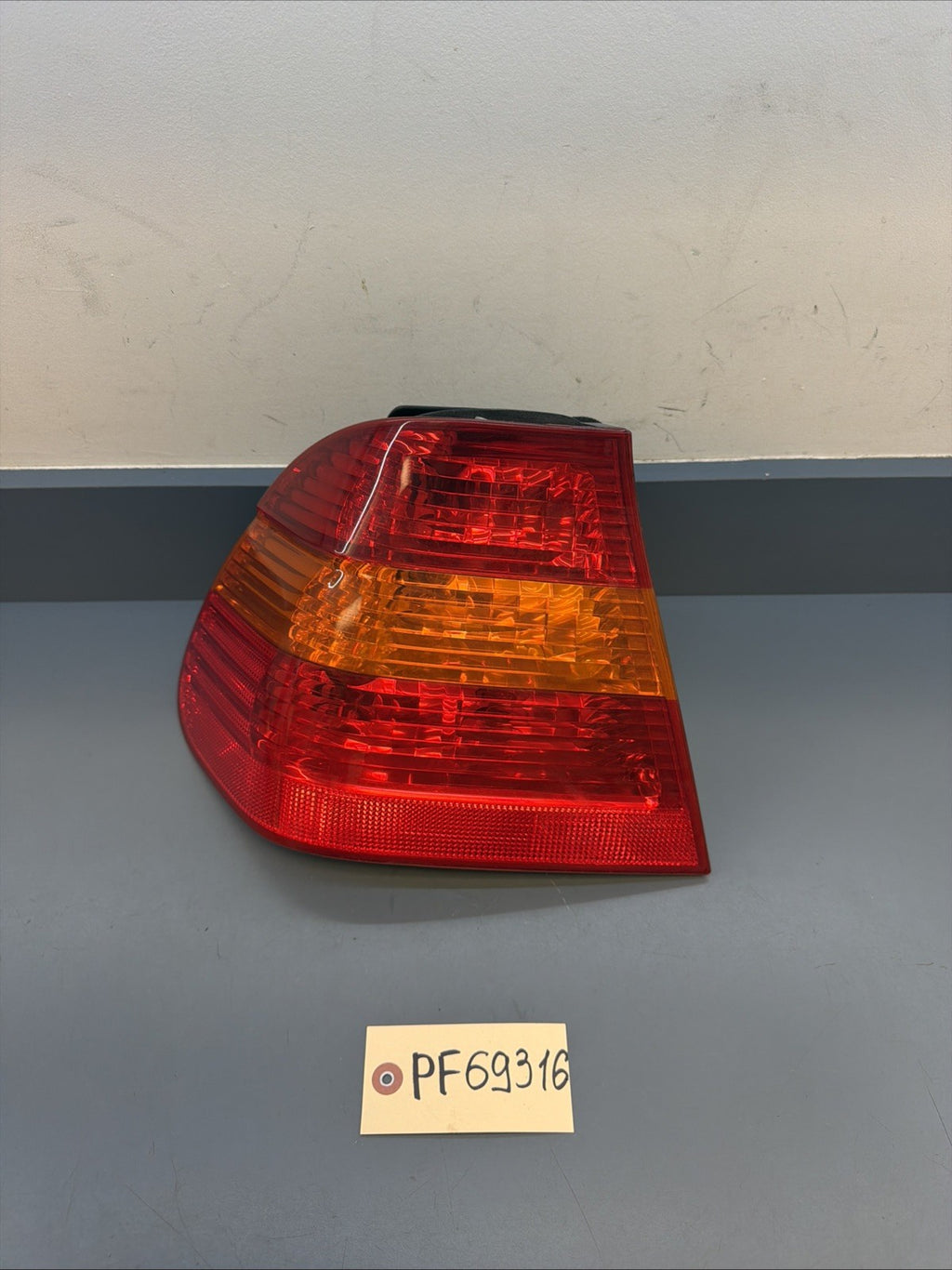 2002-2005 BMW E46 325 330 SEDAN LEFT DRIVER SIDE TAIL LIGHT OEM 6907933 OEM
