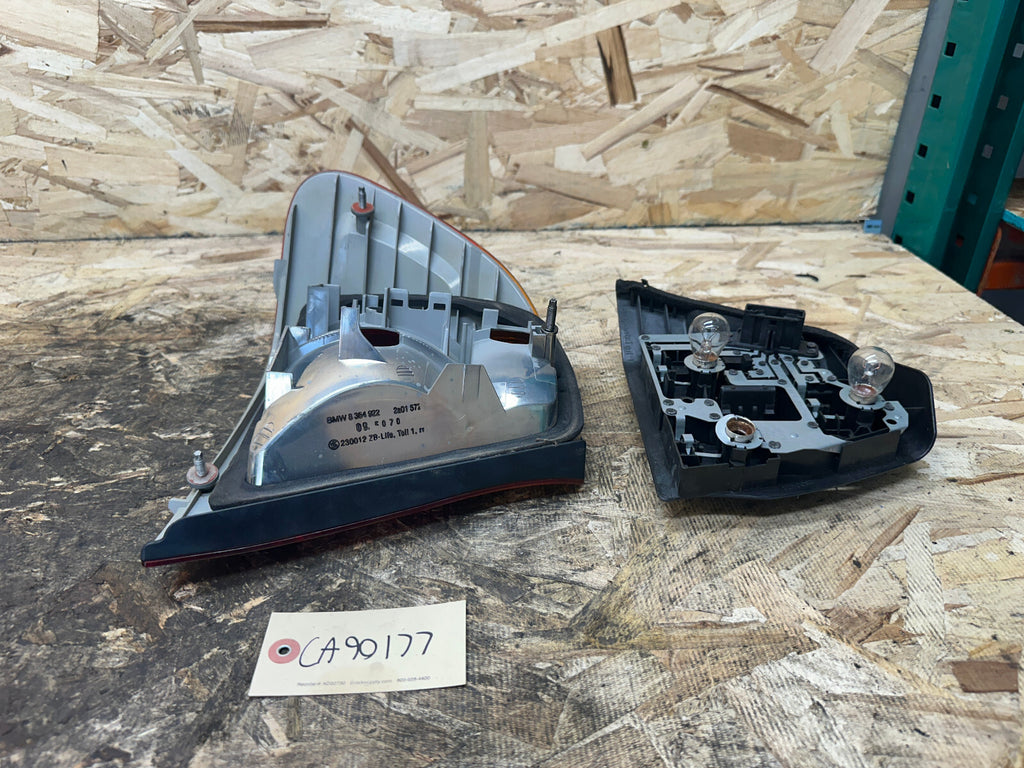 BMW 97-05 E46 3 SERIES LEFT+RIGHT OUTER TAIL LIGHT SET 2PC OEM 8364921+8364922