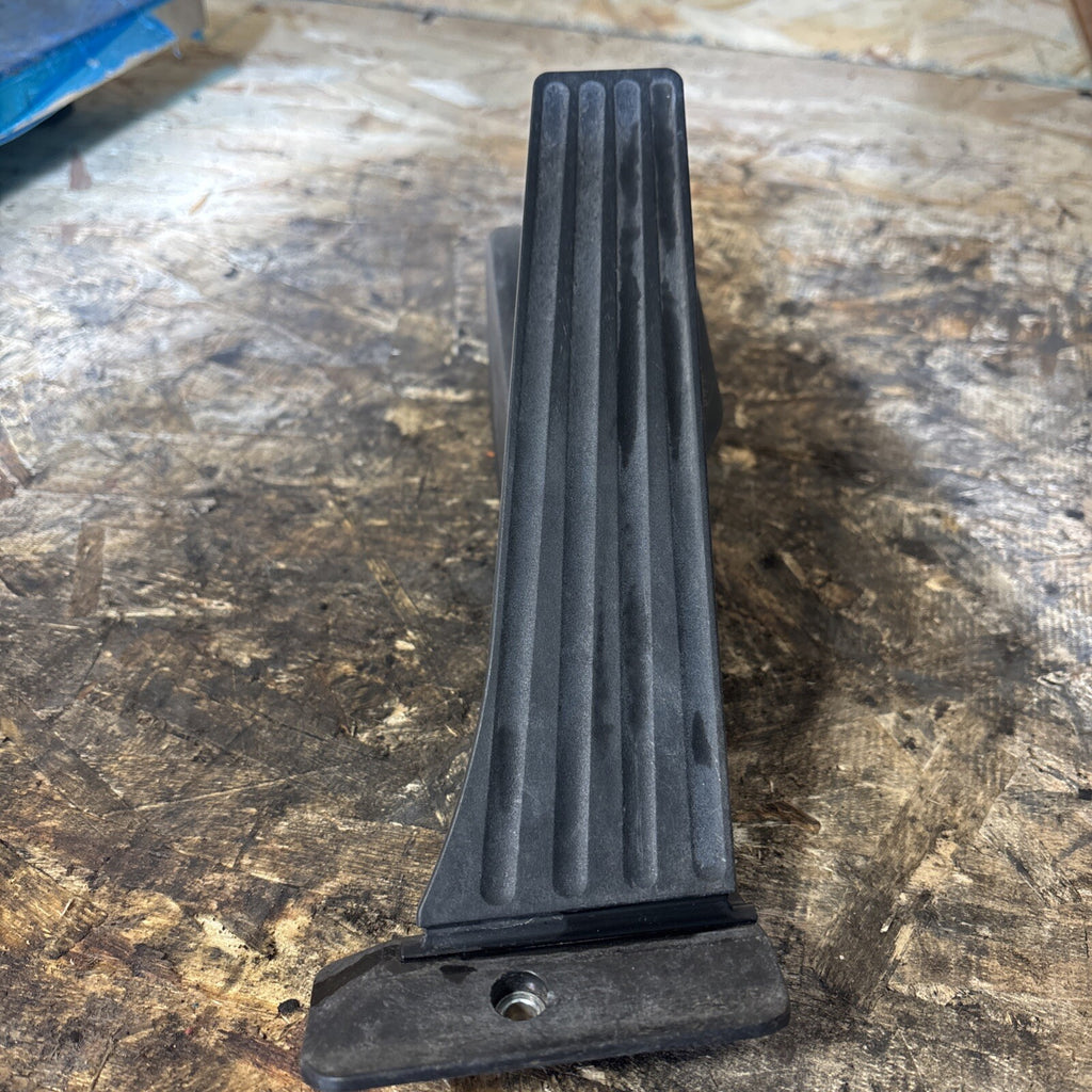 BMW E88 F15 F16 F22 F30 F32 F36 F80  ACCELERATOR THROTTLE GAS PEDAL OEM 6793743