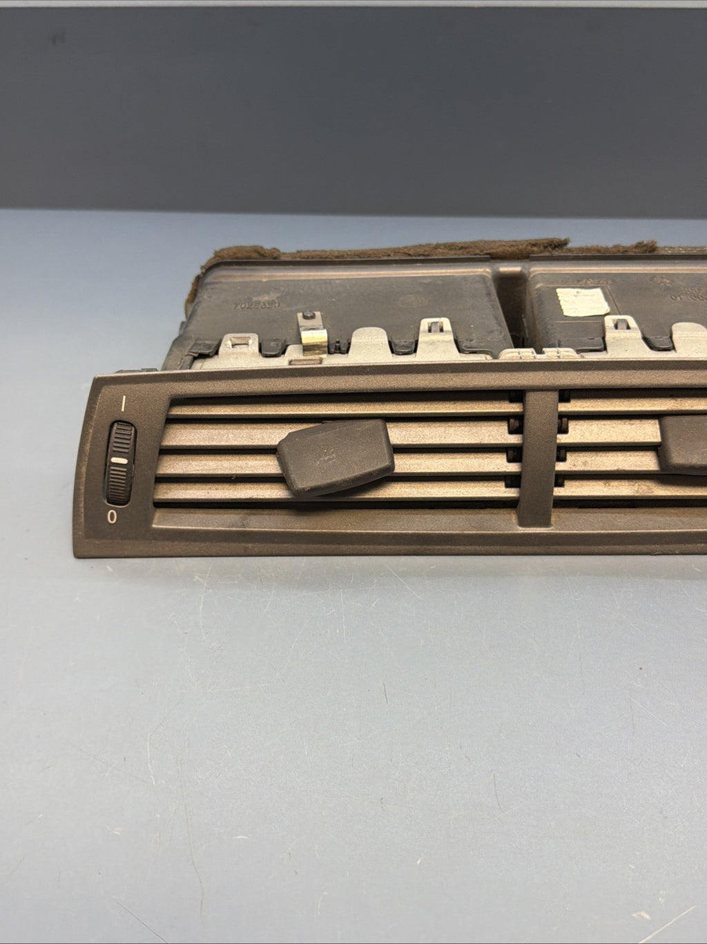 03-08 Bmw E85 Z4 Front Center Dashboard Ac Fresh Air Vent Oem 7025630 *DAMAGED*
