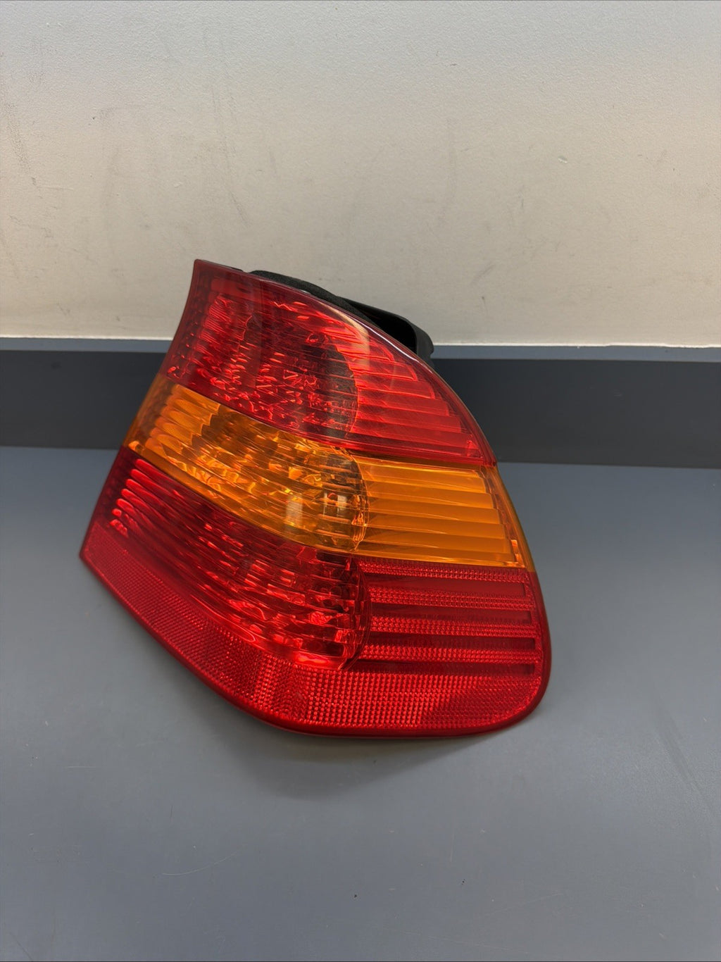 02-05 BMW E46 325i 325xi 330i Sedan Rear Right Tail Light Assy 6946534 OEM