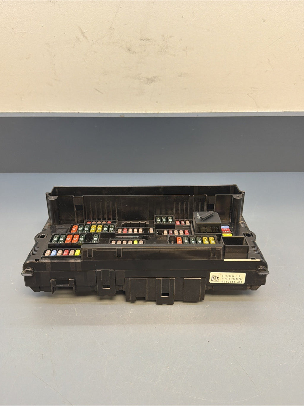 2011 - 2016 BMW M5 550i 535i 528i BCM Body Control Module Fuse Box 9252815 OEM