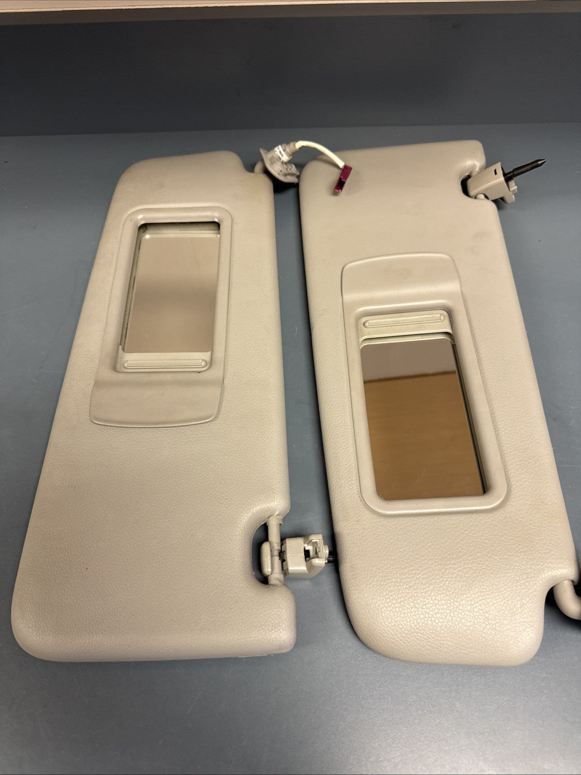BMW E90 E91 E92 E93 Sun Visor Set OEM – Driver & Passenger 6905983