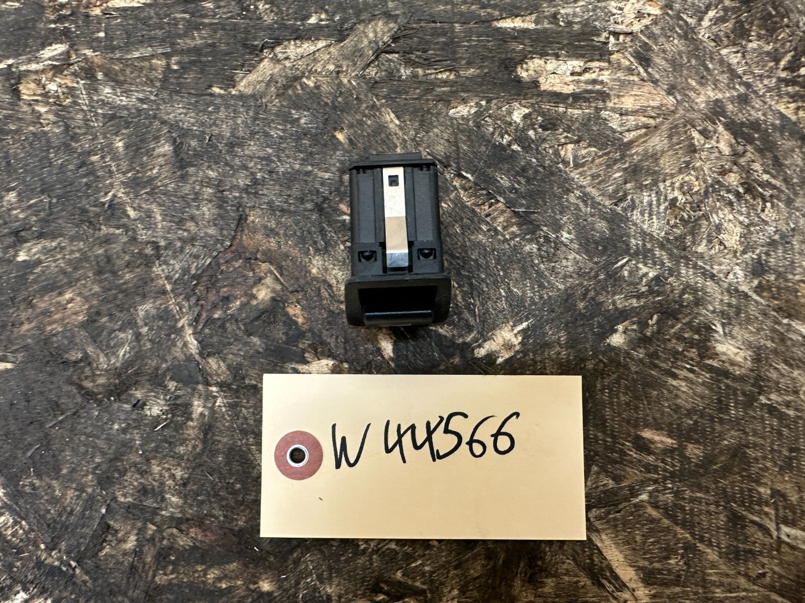 BMW 1999-2005 E46 3 SERIES REAR LEFT/RIGHT POWER WINDOW SWITCH OEM 6902174