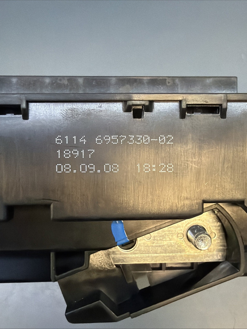 2009 BMW E60 535i PASSENGER SIDE CABIN FUSE BOX RELAY OEM USED TESTED 6957330