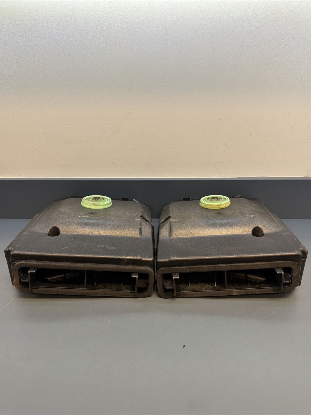 08-13 BMW E92 E90 3 SER FRONT LEFT & RIGHT HI-FI SUBWOOFER SET 9143143 9143144
