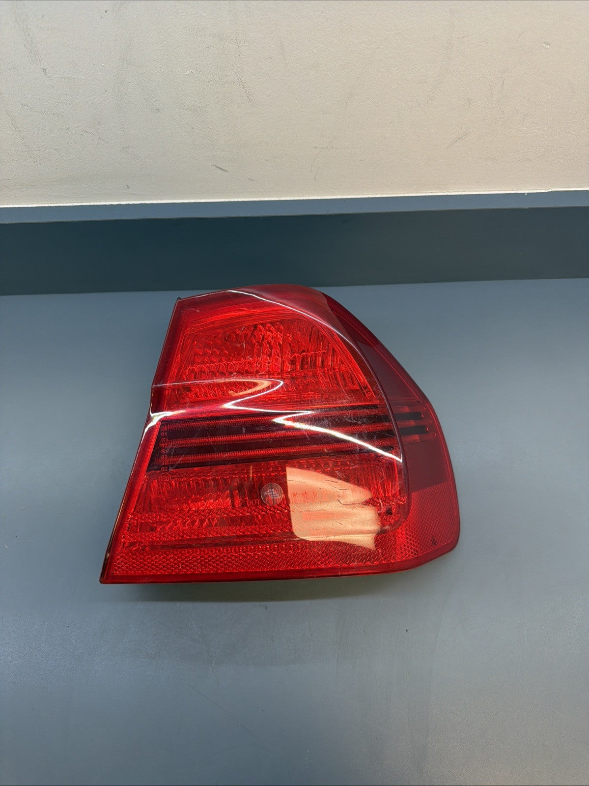2006-2008 BMW E90 OUTTER PASSANGER PRE LCI TAIL LIGHT 7161956