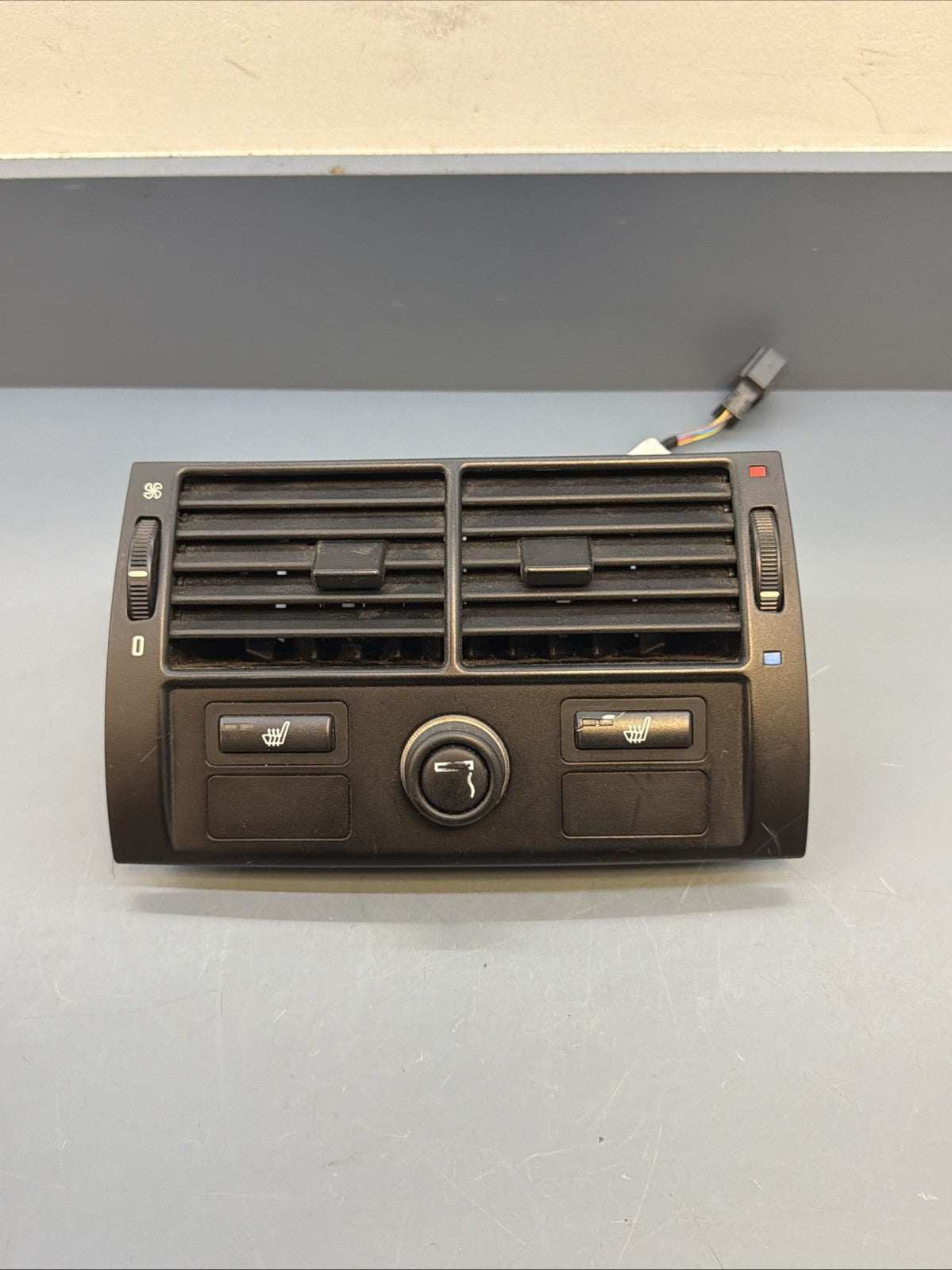 2000-2006 BMW E53 X5 Rear Center Console AC Air Vent OEM 8409081