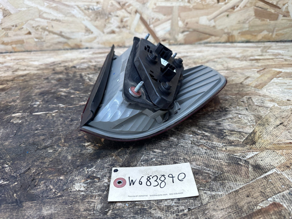 BMW 2003-2006 E83 X3 PRE LCI REAR LEFT+RIGHT OUTER TAIL LIGHT SET OEM 3404103+4