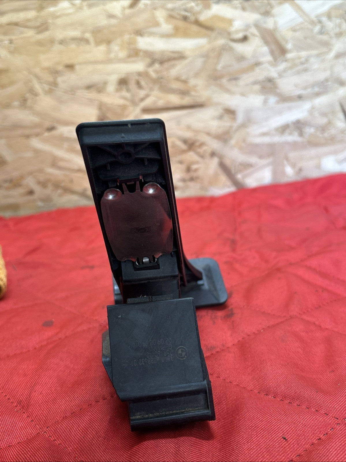 BMW E60 E70 E88 E90 E92 F10 F30 ACCELERATOR GAS PEDAL SENSOR OEM 6788632