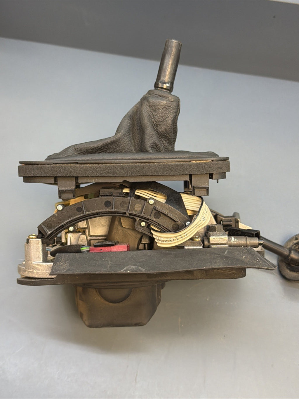 2000-2006 BMW 3 SERIES AUTOMATIC TRANSMISSION SHIFTER 1422277