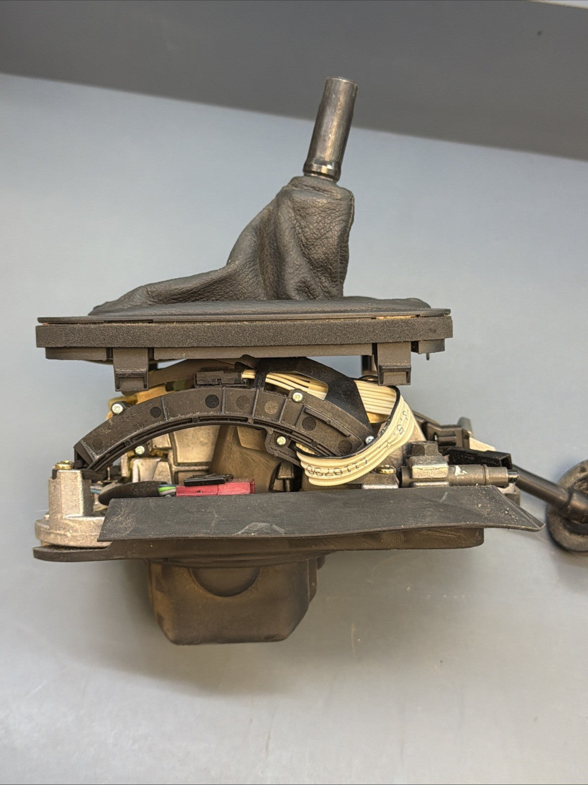 2000-2006 BMW 3 SERIES AUTOMATIC TRANSMISSION SHIFTER 1422277