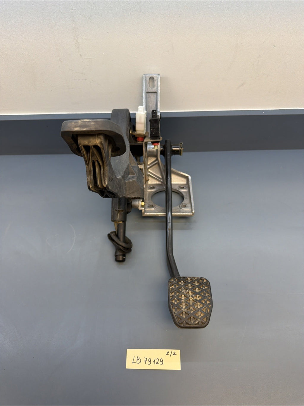BMW E36 3-Series Z3 1997-2000 Clutch Brake Pedal Assembly w Return Spring OEM