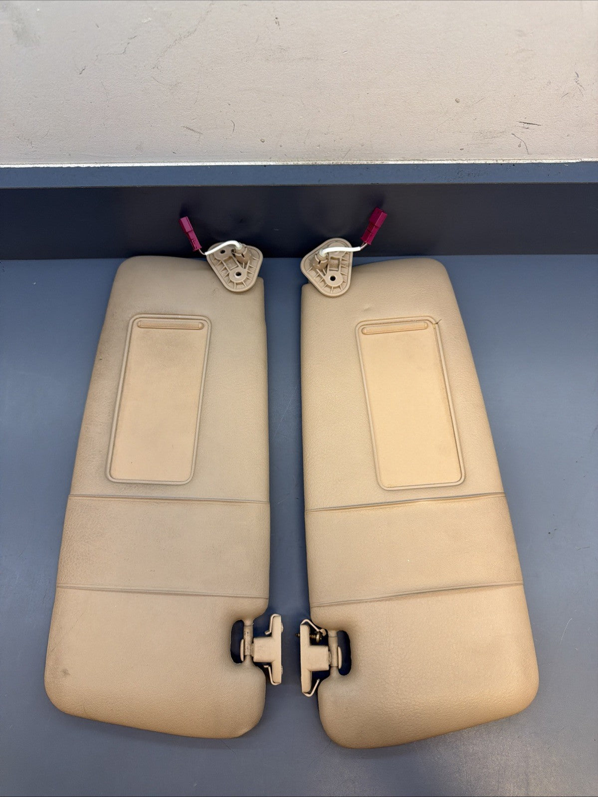00–05 BMW E46 325i Right & Left Light Sun Visor Mirror Leather Set BEIGE 6905983