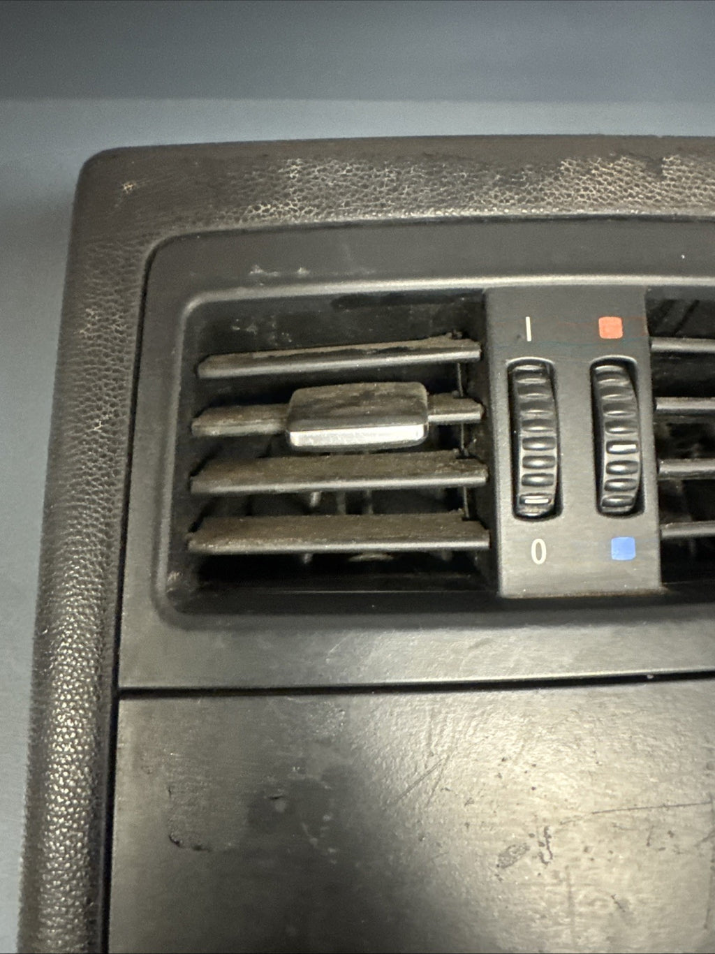 BMW 3 SERIES E90, REAR CENTRE CONSOLE TRIM WITH AIR VENT 7139048