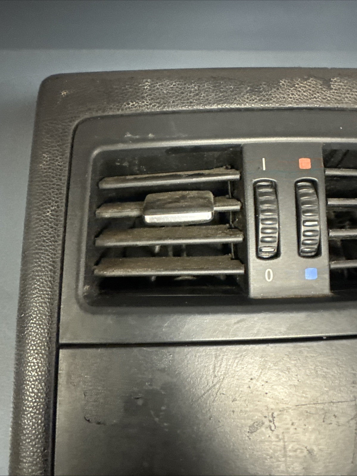 BMW 3 SERIES E90, REAR CENTRE CONSOLE TRIM WITH AIR VENT 7139048