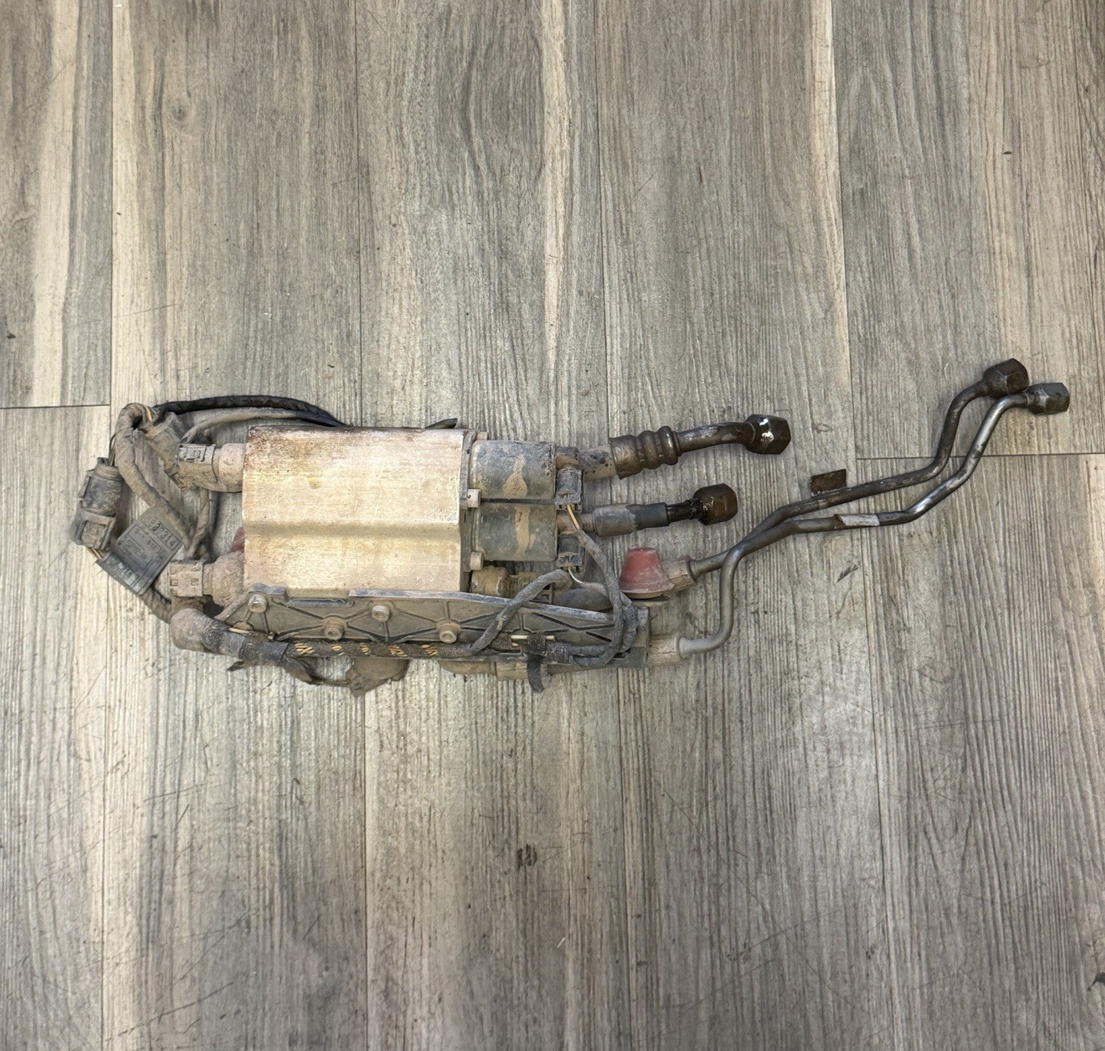 2006 BMW 750i (E65) SUSPENSION DYNAMIC DRIVE ACTIVE STEERING VALVE BLOCK 6907314