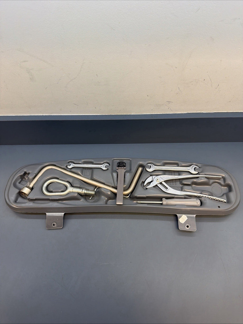 00-06 BMW E46 323 325 330 Rear Trunk Emergency Tool Spare Tire Kit Set OEM