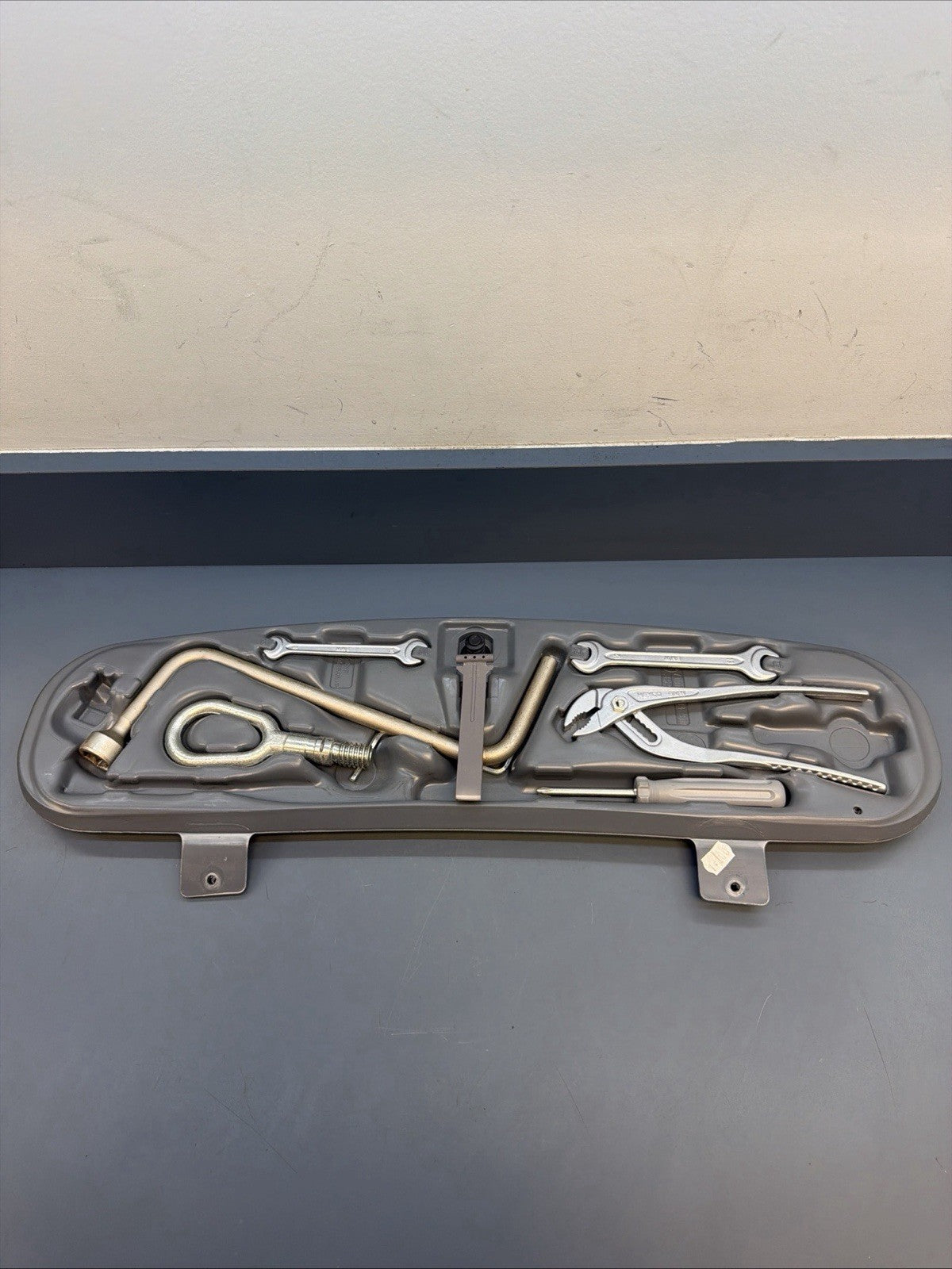 00-06 BMW E46 323 325 330 Rear Trunk Emergency Tool Spare Tire Kit Set OEM