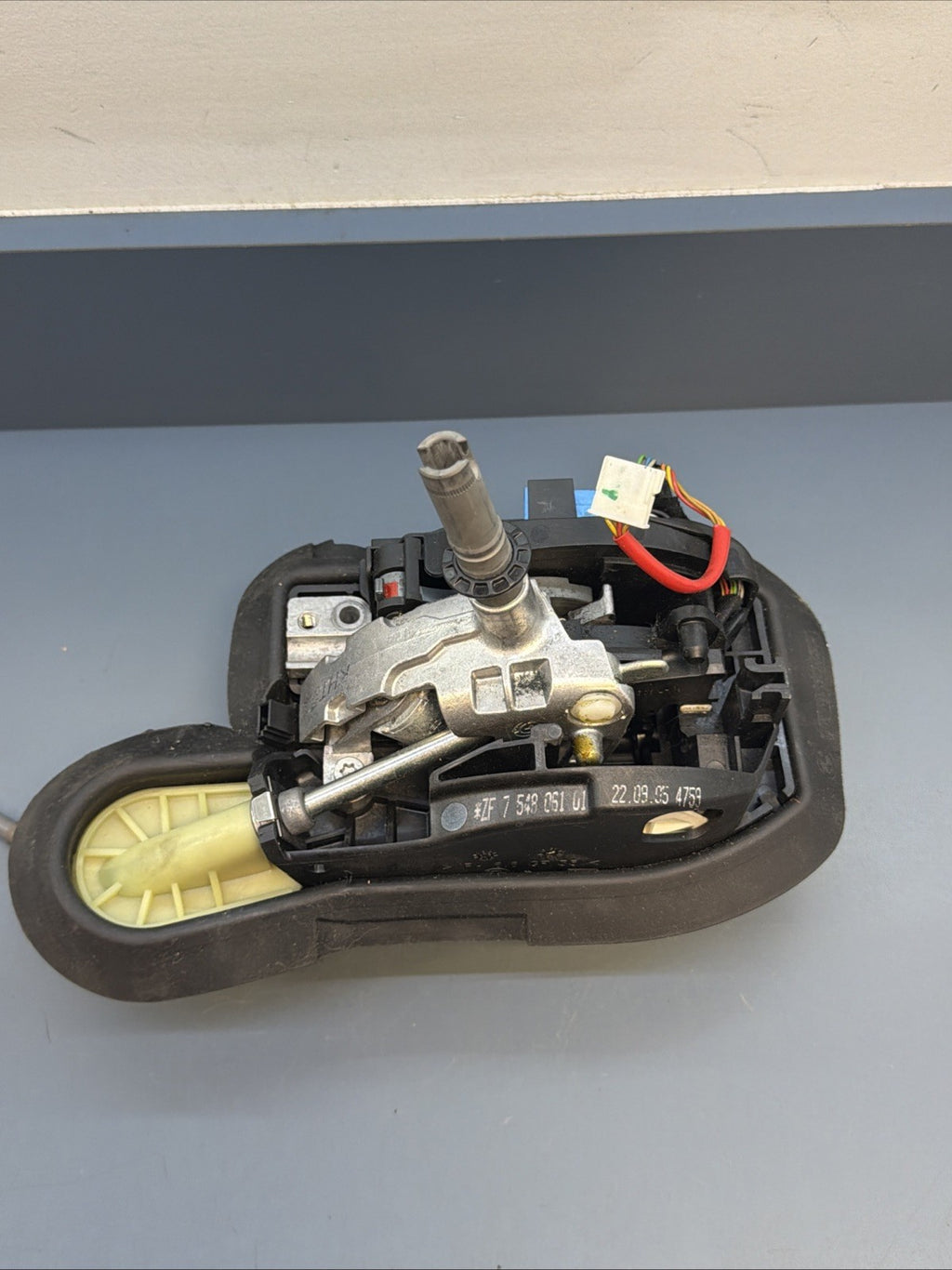 06-11 BMW E90 E91 325i XI 330i Automatic Transmission Gear Shifter 7548061