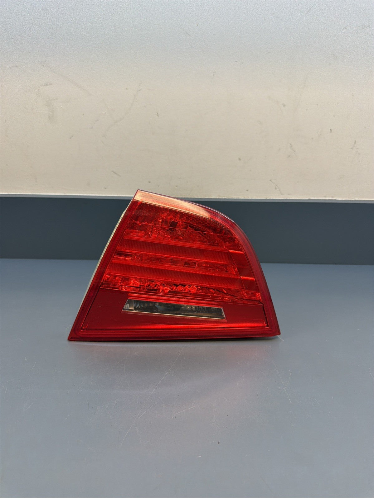 09-11 BMW 328i 335i M3 E90 INNER TAIL LIGHT LAMP RIGHT PASSENGER SIDE 7154156