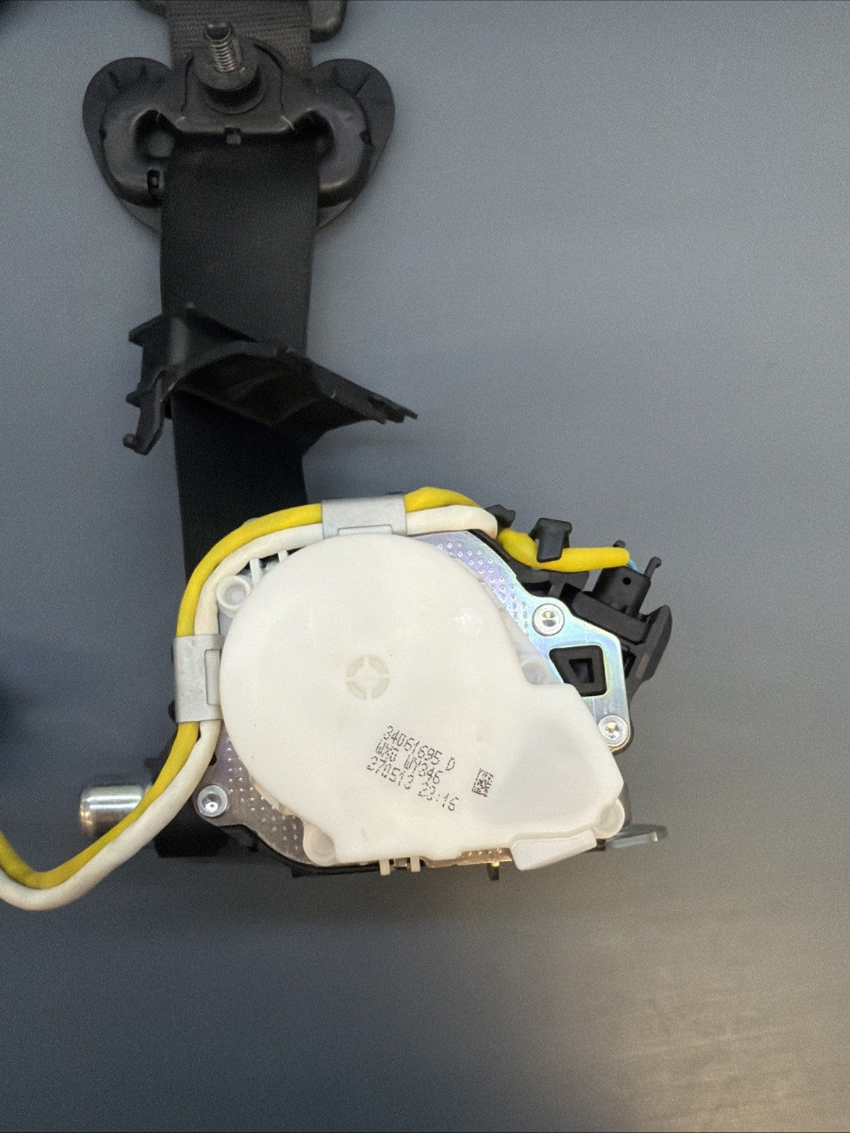 BMW 2012-2015 E84 X1 FRONT RIGHT PASSANGER SEAT BELT RETRACTOR OEM 34061695