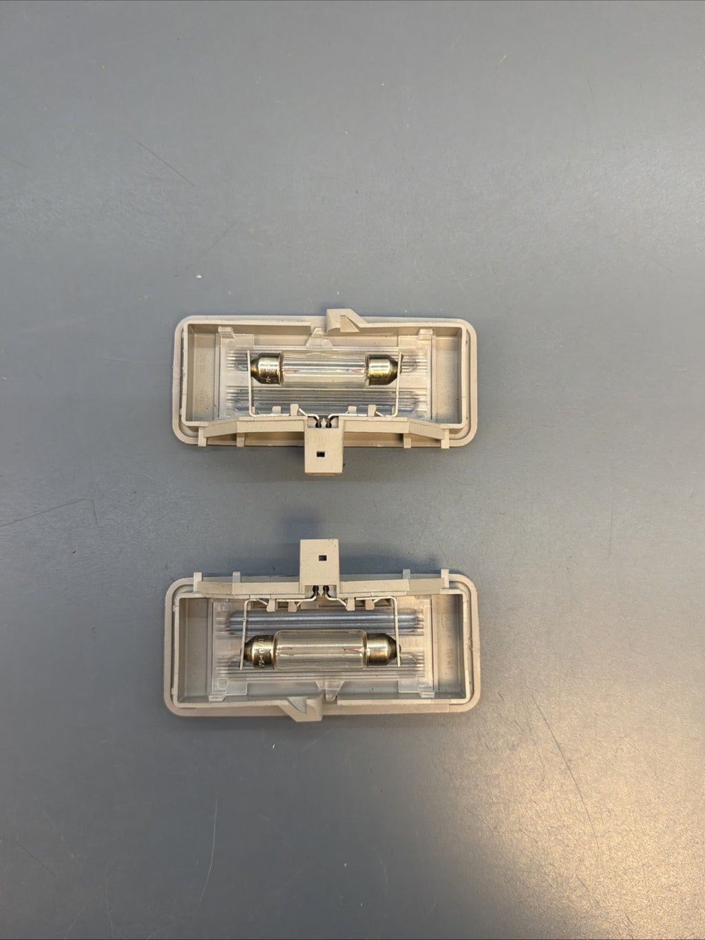 06-11 BMW E60,E61,E90,E91,E92 SUN VISOR INTERIOR LIGHT 6962011 SET OF 2