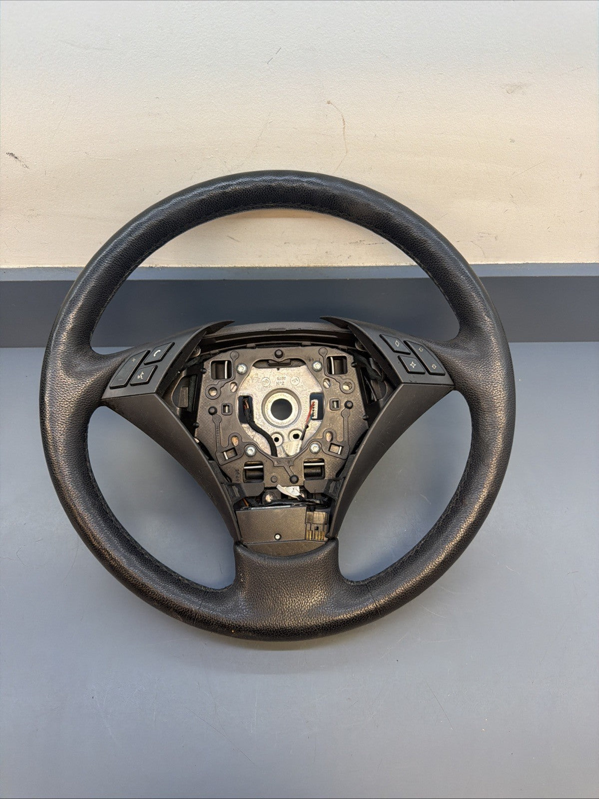 BMW OEM E60 525I STEERING WHEEL LEATHER BLACK 6953322