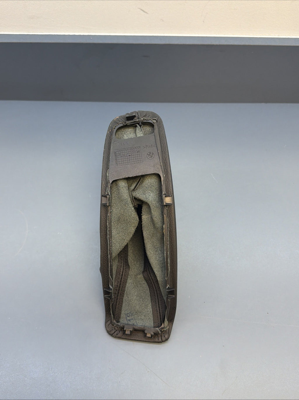 2007 BMW E90 328i SEDAN AUTOMATIC FLOOR SHIFT SHROUD BLACK OEM 13599911