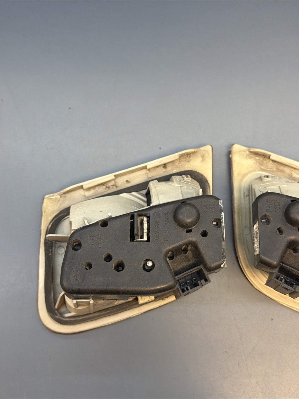 BMW E46 SERIES 3 Left and Right Side Tailgate light lamp Set 6907937 / 6907938