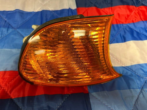 02-05 BMW 3 SERIES 325I 330I YELLOW CORNER LIGHT RIGHT SIDE DEPO
