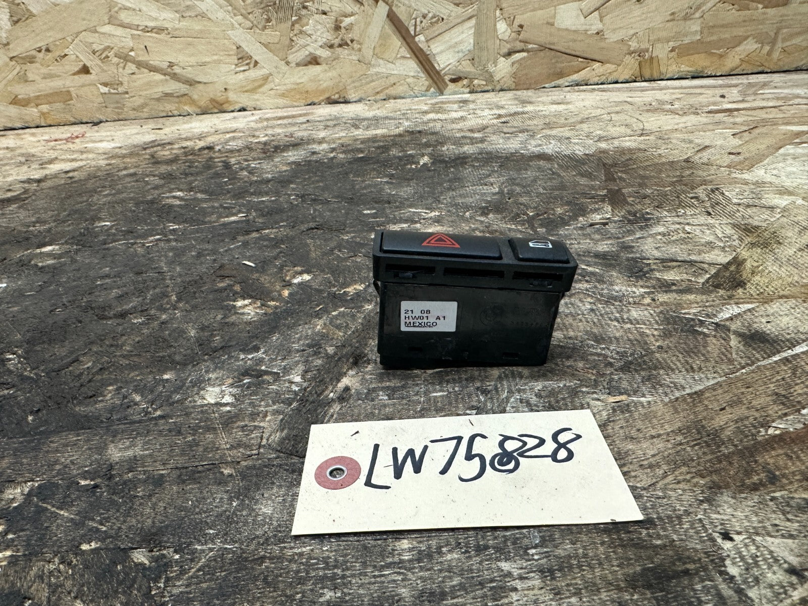 BMW 2002-2008 E85 E86 Z4 CENTRAL LOCKING + EMERGENCY HAZARD SWITCH OEM 8368920