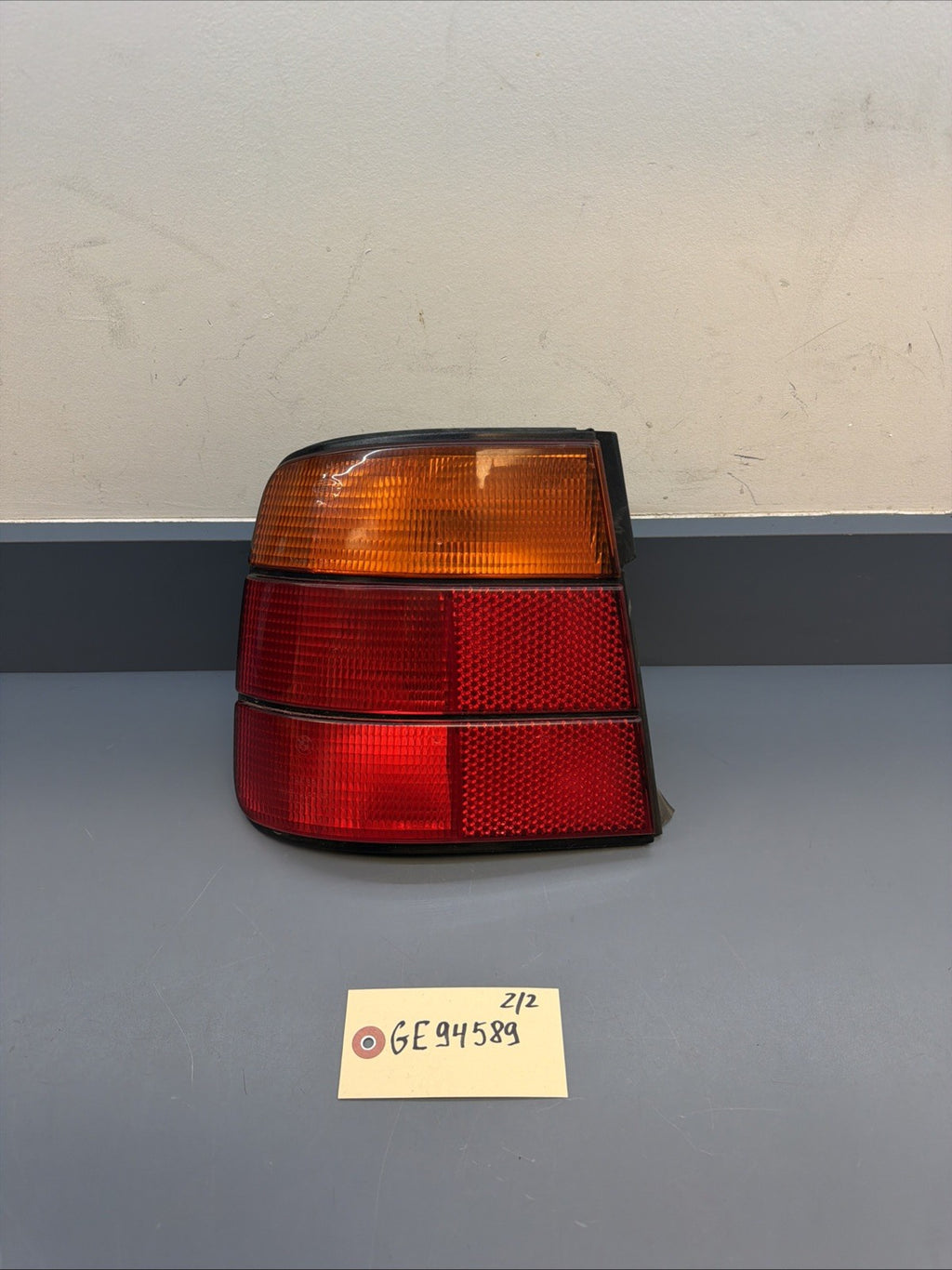 OEM HELLA 1989-1995 BMW E34 5-SERIES REAR TAIL LIGHT LEFT DRIVER 133689