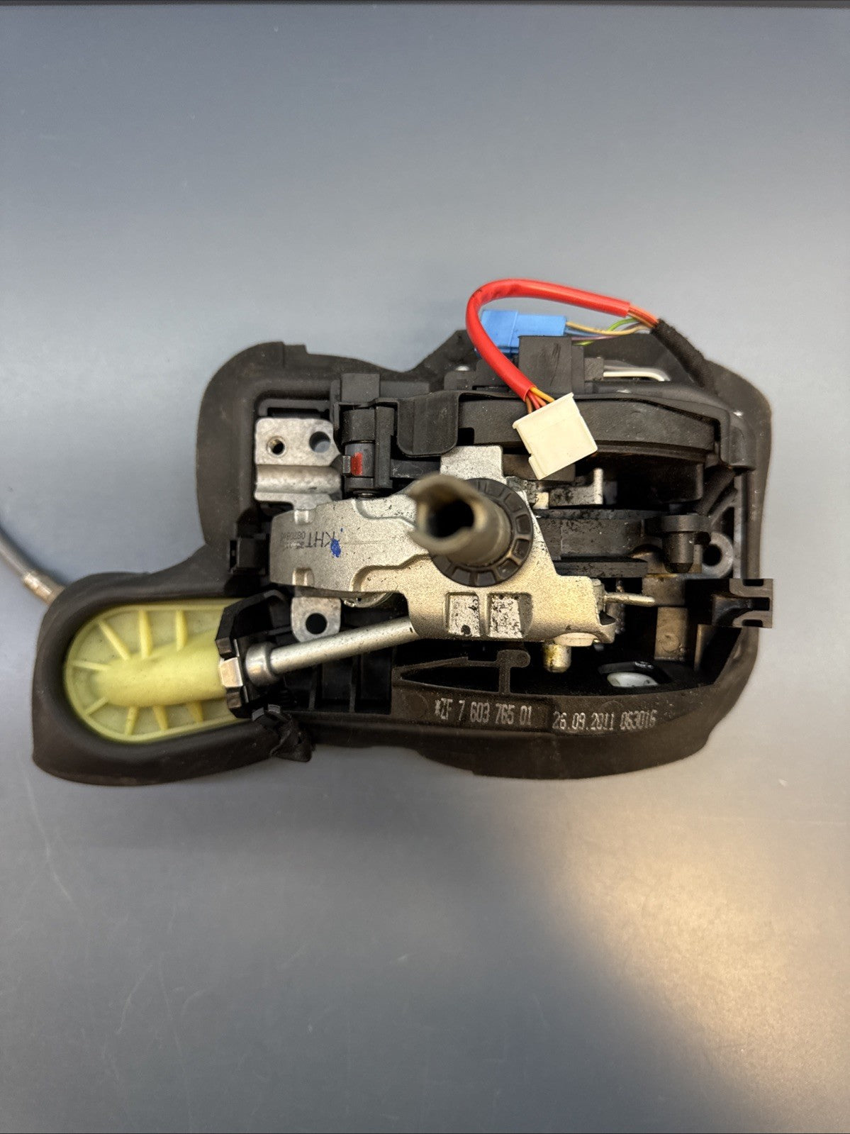 2007-2013 BMW 328i E90 GENUINE AUTOMATIC TRANSMISSION GEAR SHIFTER OEM 7603765