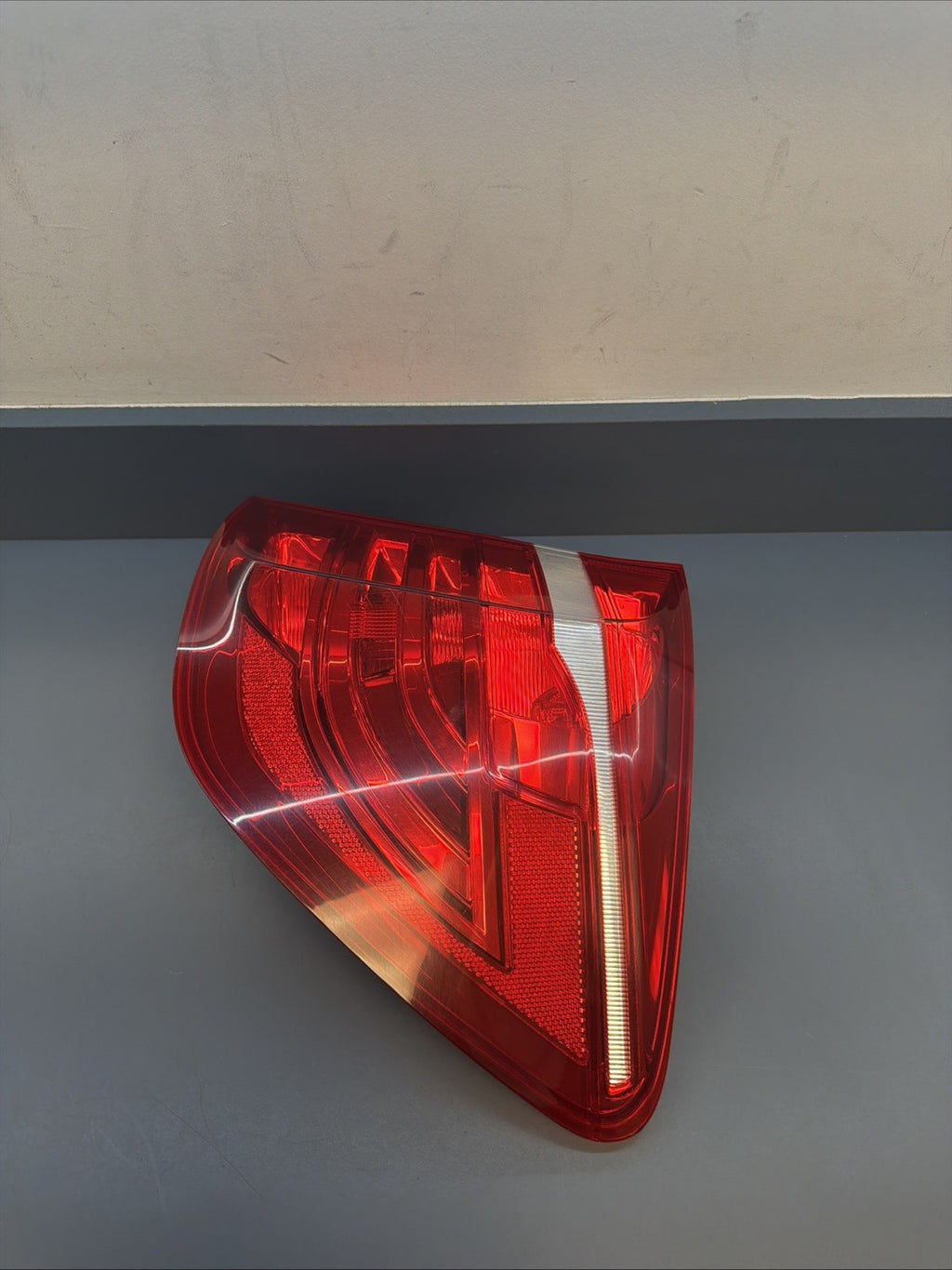 2011-2017 OEM BMW X3 F25 TAIL LIGHT OUTER RIGHT PASSENGER SIDE LAMP 7220240