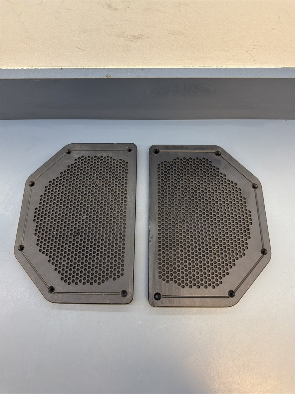 BMW E90 E93 E92 Central Floor Sub Woofer Cover 6925337 65136925337 OEM