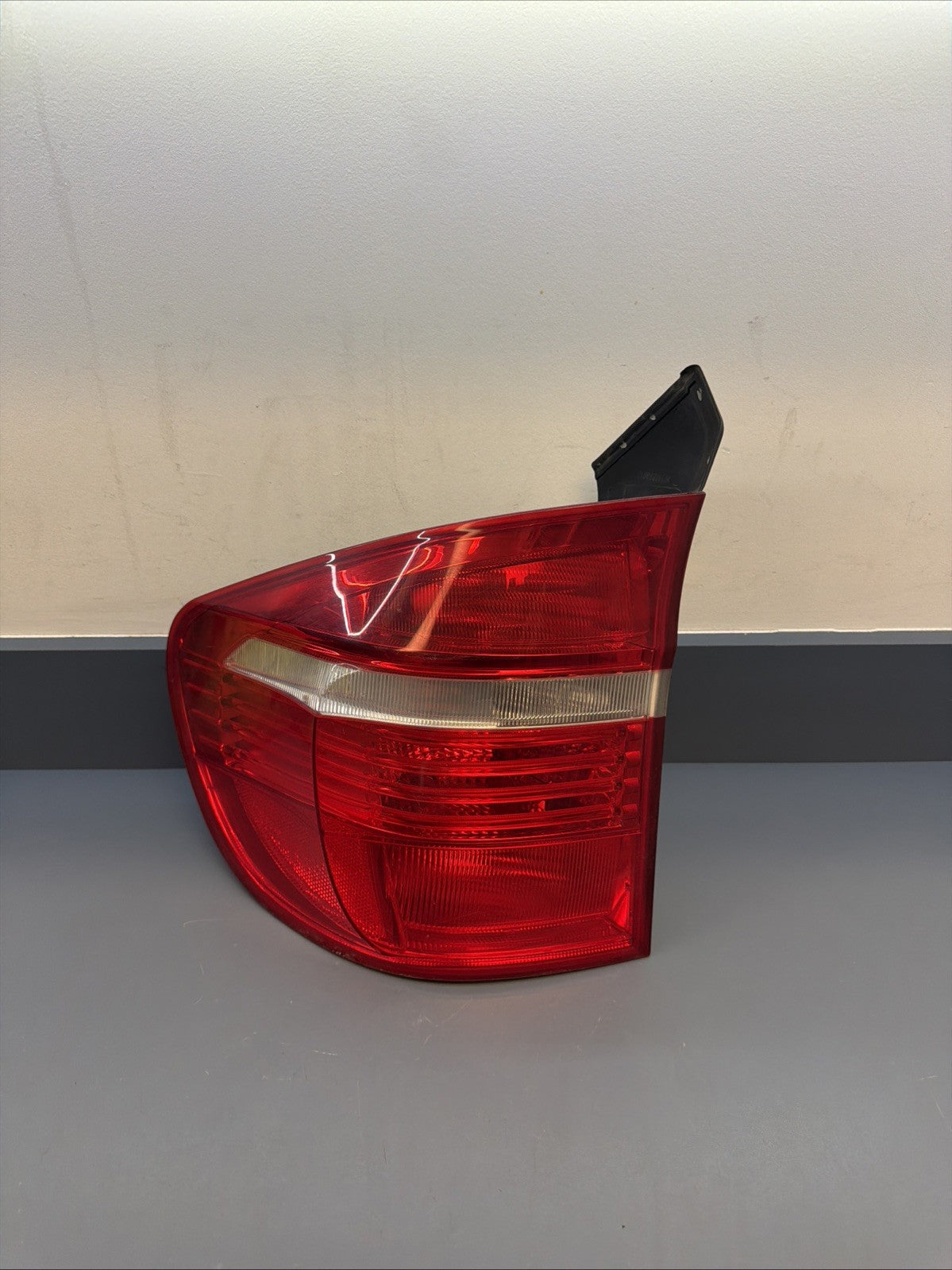 BMW E70 X5 LEFT REAR OUTER BRAKE TAIL LIGHT LAMP 7200819 OEM