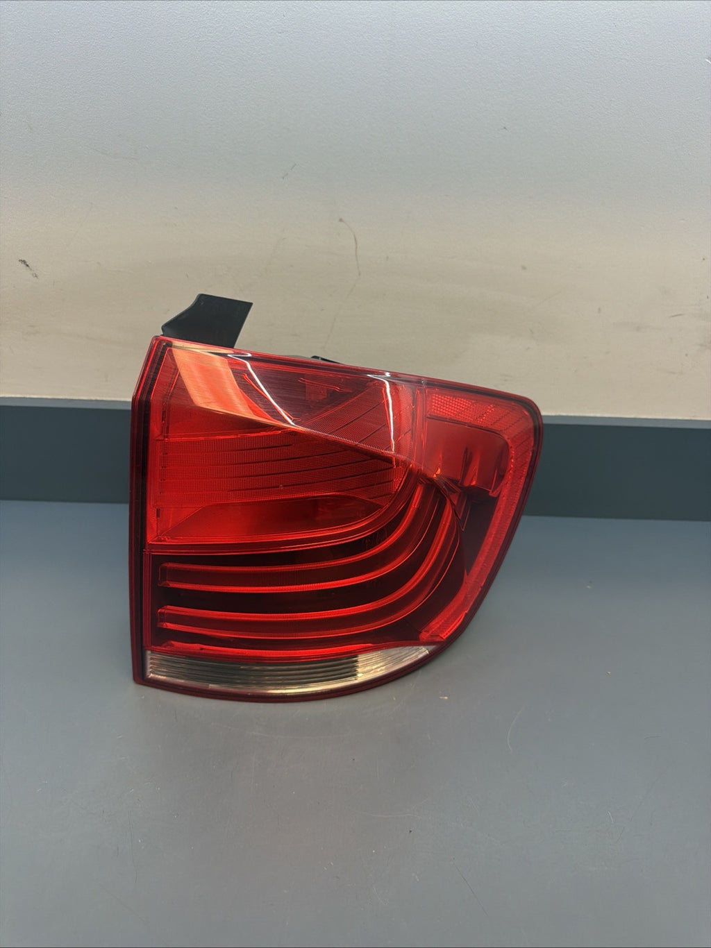 2013 2014 2015 BMW E84 X1 REAR RIGHT OUTER TAIL LIGHT ASSEMBLY OEM 2990112