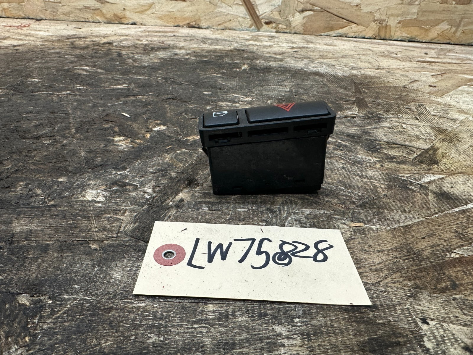 BMW 2002-2008 E85 E86 Z4 CENTRAL LOCKING + EMERGENCY HAZARD SWITCH OEM 8368920