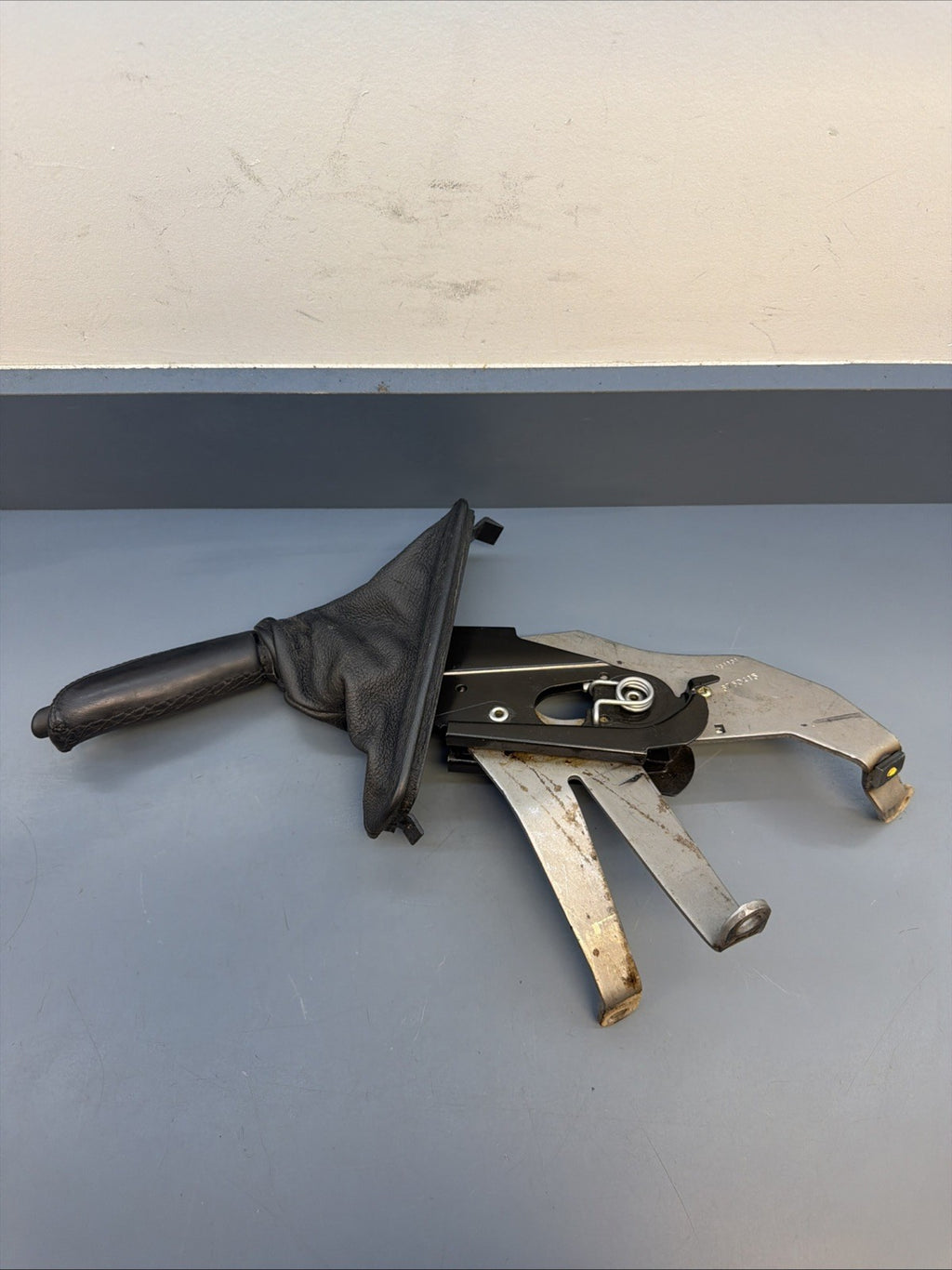 00–07 BMW E53 X5 Emergency Parking Hand Brake Assembly with Boot 6750415