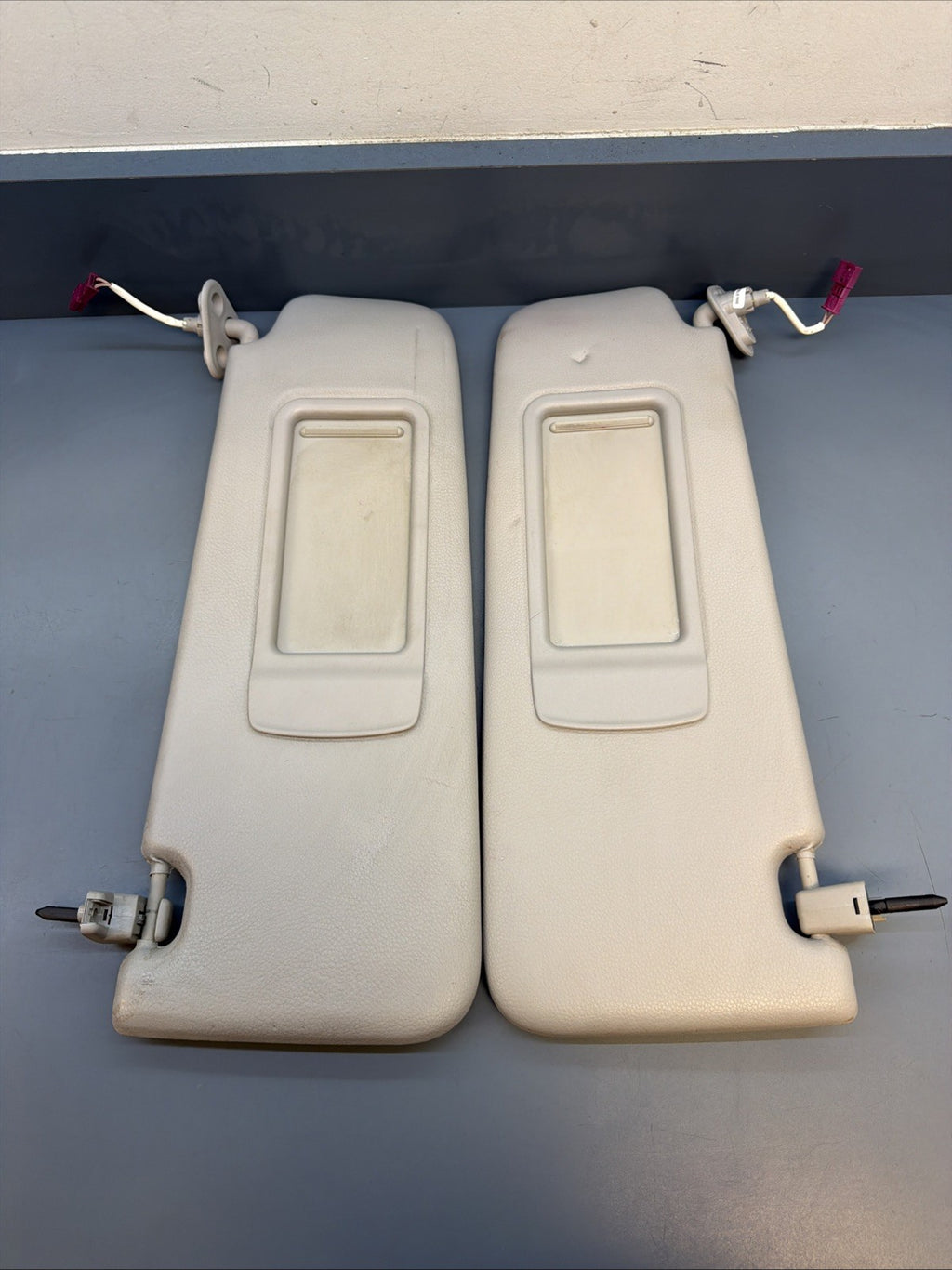 BMW E90 E91 E92 E93 Sun Visor Set OEM – Driver & Passenger Gray 6957369 6957370