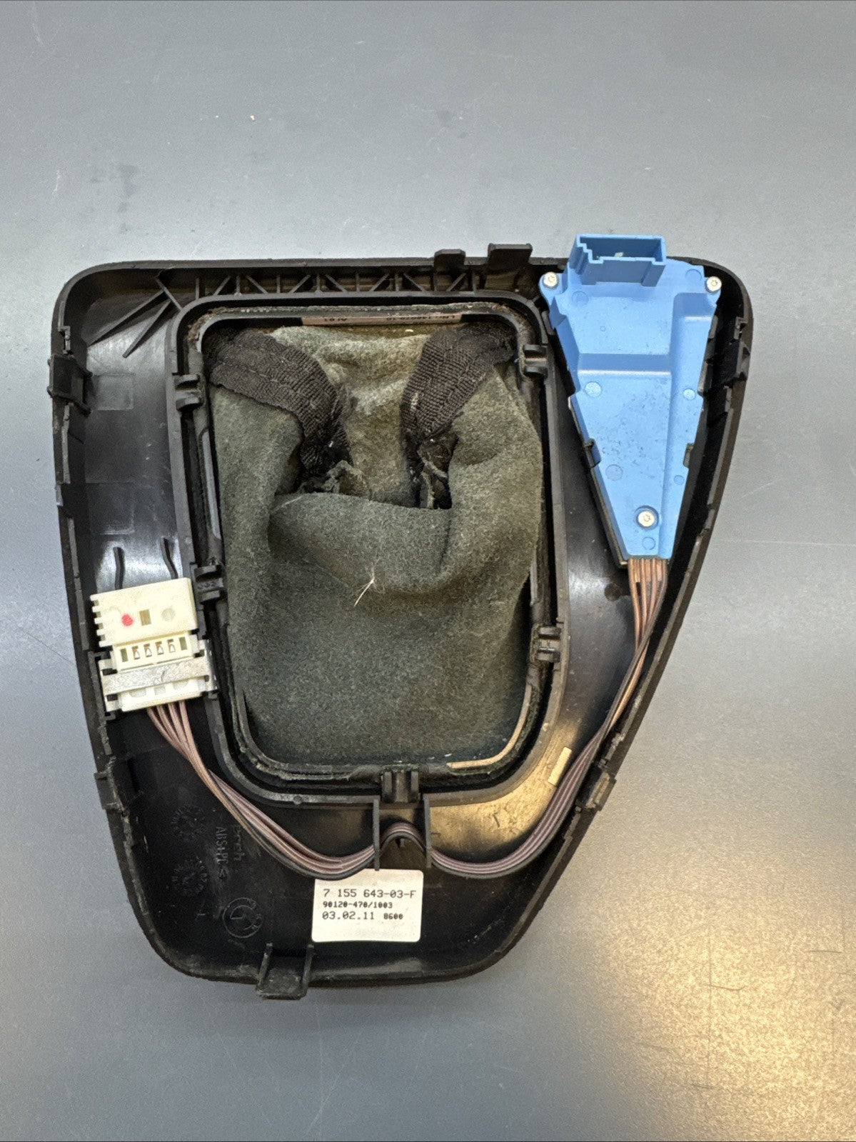 06-13 BMW 335i 335xi 328xi 328i E90 E92 E93 Gear Selector Shifter Boot 7155643