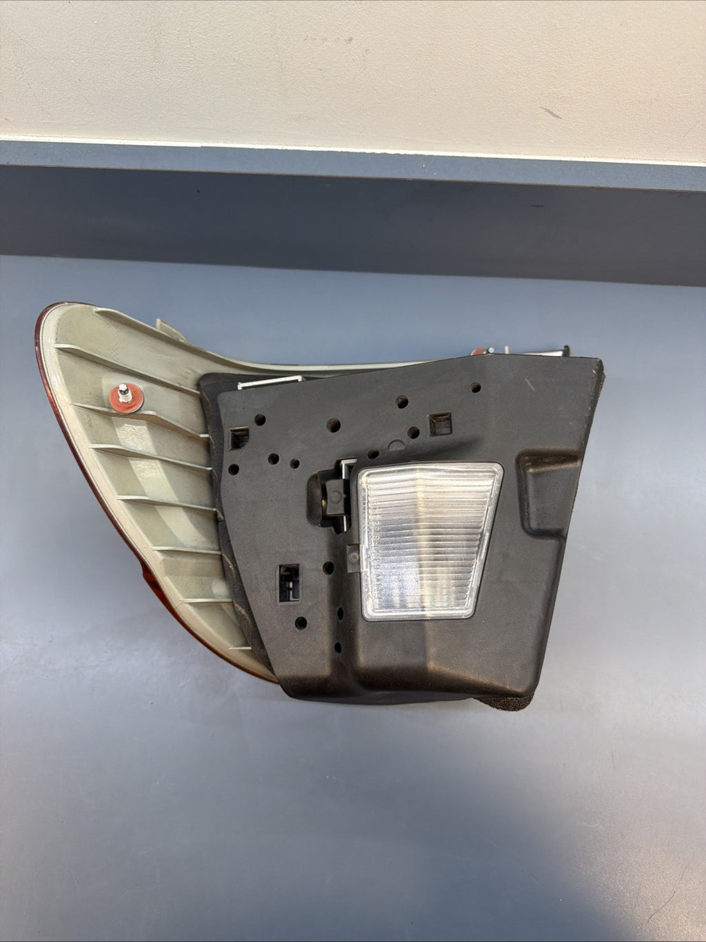 99-01 BMW 325I E46 TAIL LIGHT TAILLIGHT LEFT DRIVER SIDE 8364921
