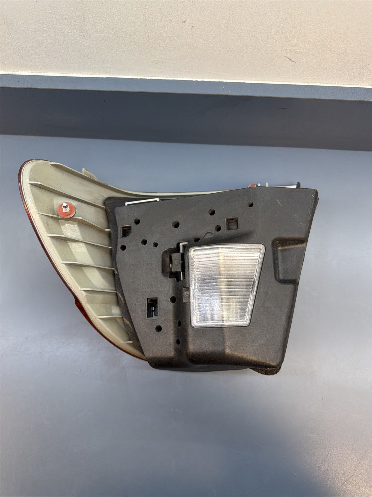 99-01 BMW 325I E46 TAIL LIGHT TAILLIGHT LEFT DRIVER SIDE 8364921