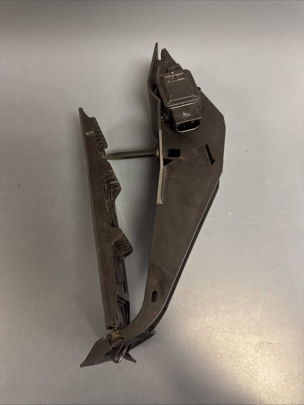 BMW E60 E88 E90 E92 F10 F30 F36 FLOOR ACCELERATOR GAS PEDAL SENSOR OEM 6766930