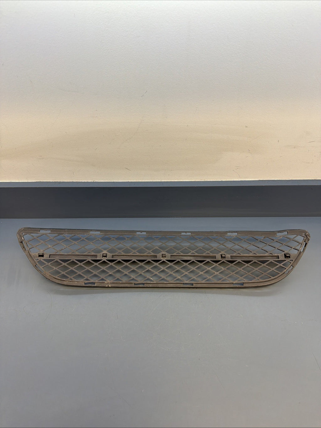 06-08 BMW E90 335 325 328 330 Center Lower Bumper Grille 7134074