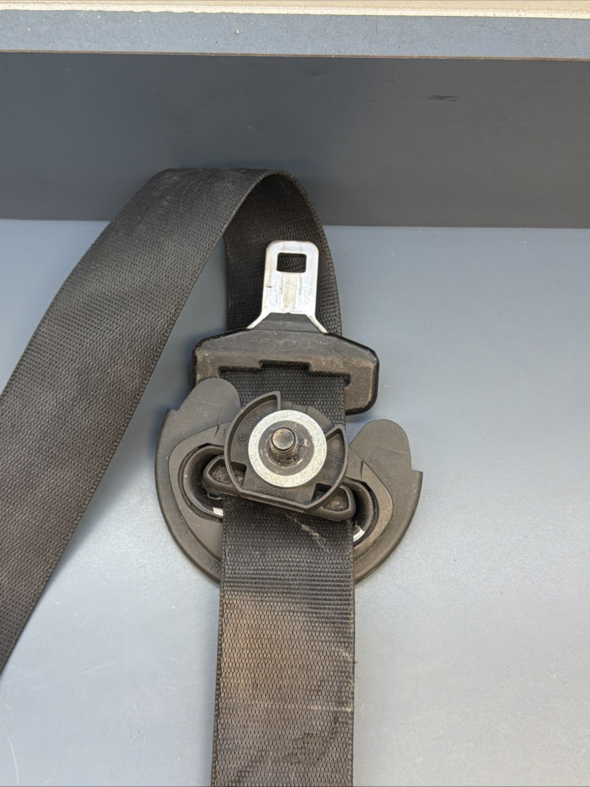 2004 - 2010 BMW X3 E83 FRONT LEFT DRIVER SIDE SEAT BELT STRAP 34003071B OEM