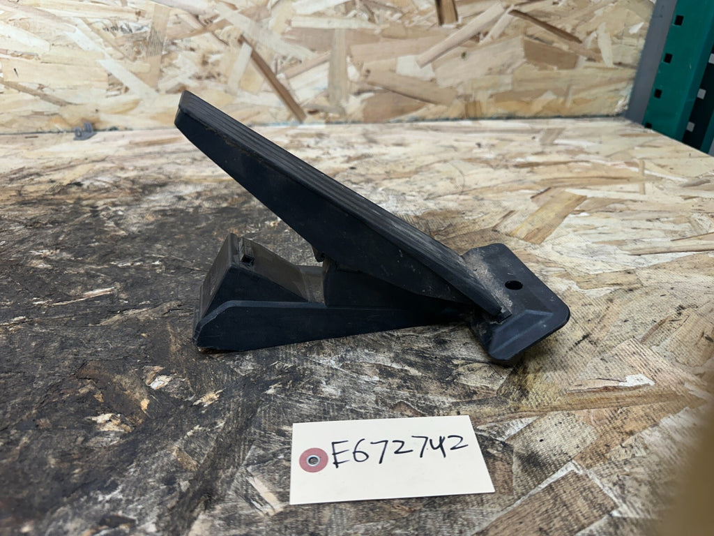 BMW 06-11 E90 GAS ACCELERATOR THROTTLE PEDAL MODULE MANUAL TRANS OEM 6858575
