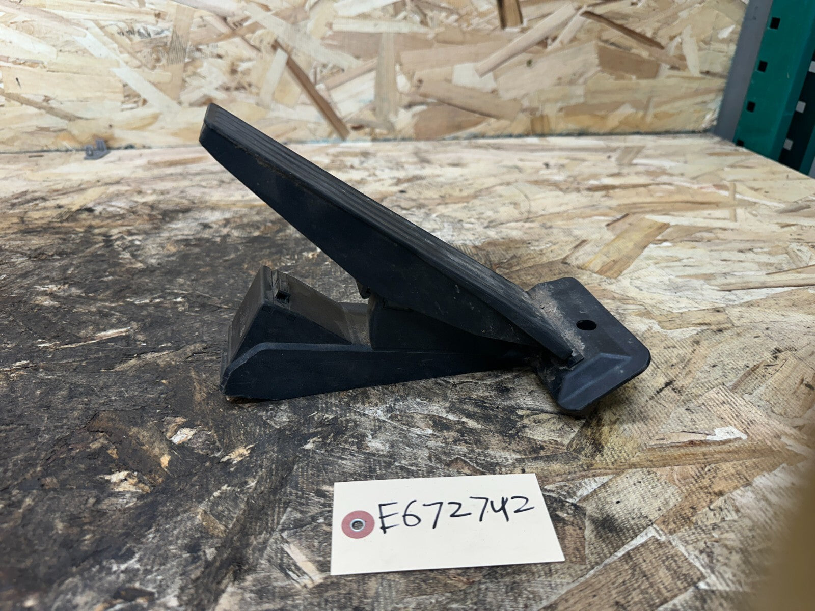 BMW 06-11 E90 GAS ACCELERATOR THROTTLE PEDAL MODULE MANUAL TRANS OEM 6858575